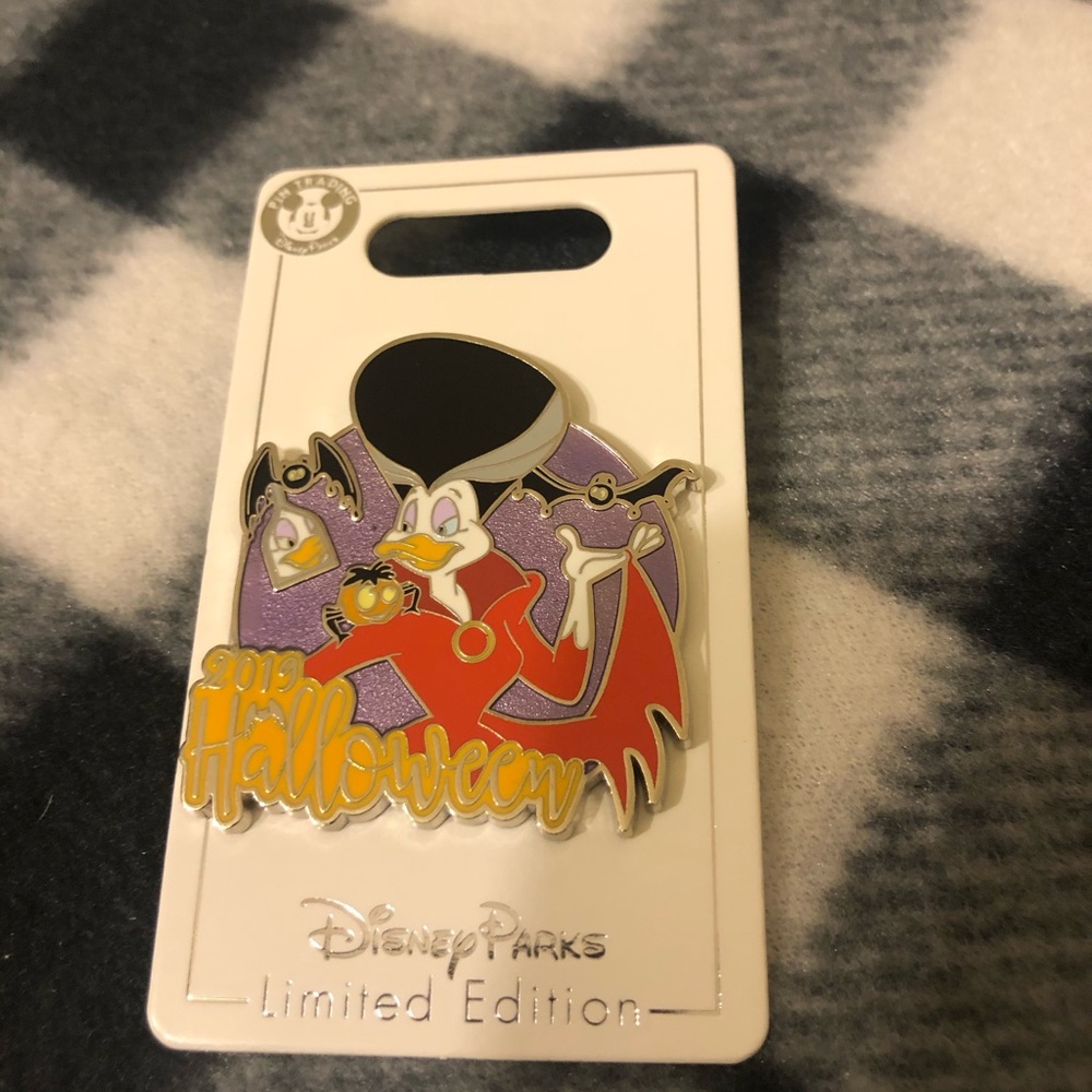 Collectible Halloween Disney Parks Limited Pins Oogie Boogie Bash - Picture 5 of 7